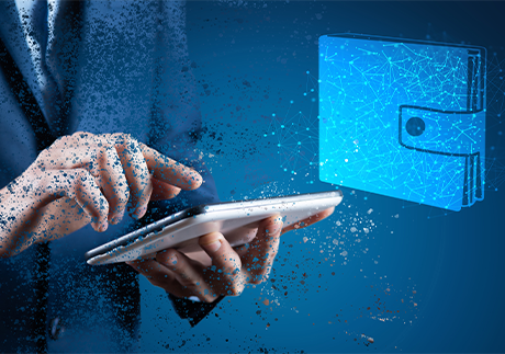 Symbolbild für Cyberwallets: Hände halten Tablet neben virtueller Brieftasche